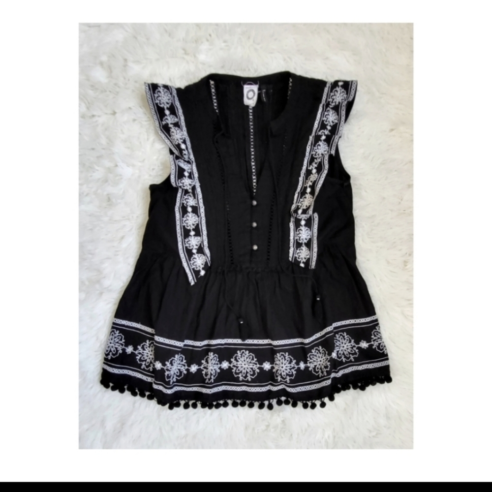 Anthropologie Akemi Kin Adelina Embroidered Blouse - Picture 3 of 10